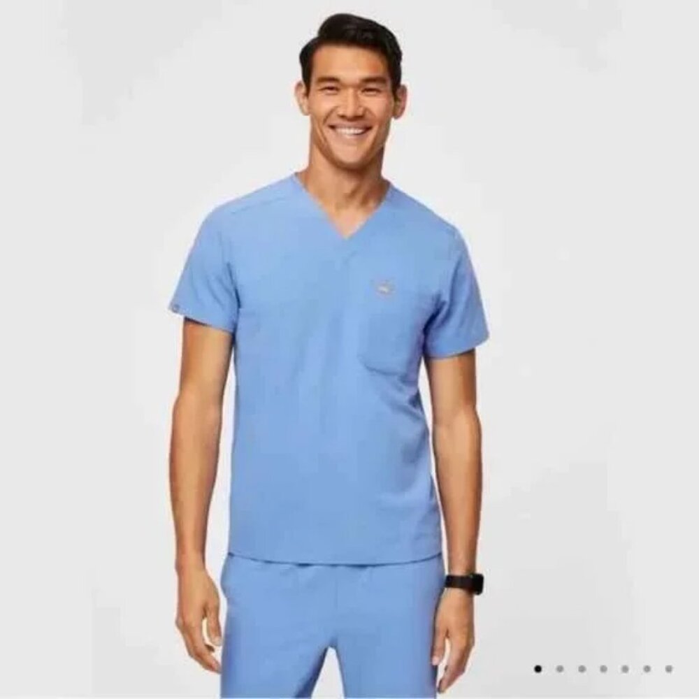 Figs Leon Scrub Top 3 Pocket Ciel Blue (XL)